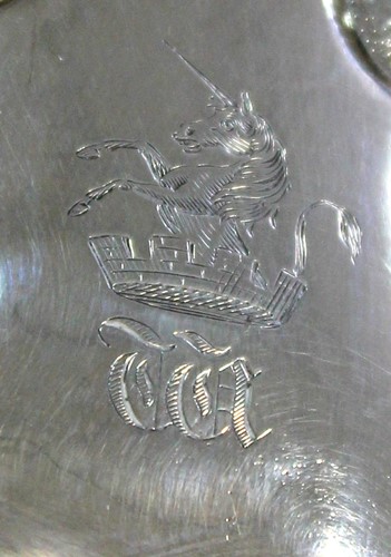 Lot 405 - A George III silver coffee pot