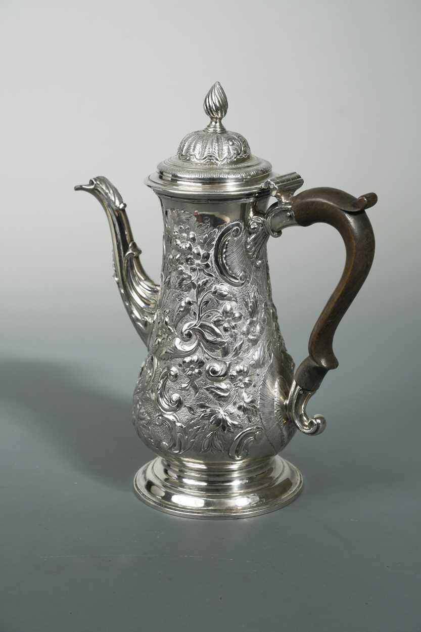 Lot 405 - A George III silver coffee pot