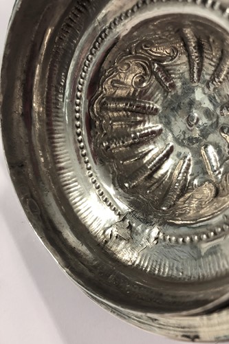 Lot 405 - A George III silver coffee pot