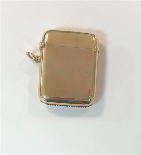 Lot 368 - A George V 9ct vesta case by Sampson Mordan & Co