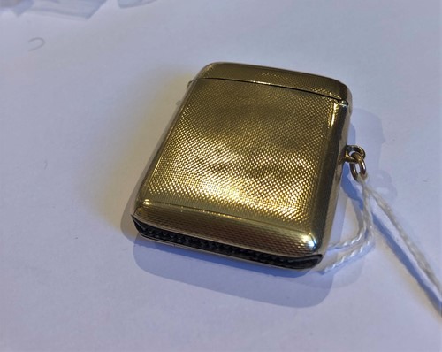 Lot 369 - An Edward VII 9ct gold vesta case with secret photograph aperture