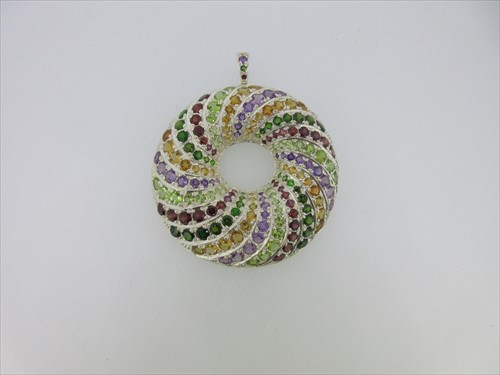 Lot 32 - A hallmarked silver and multi gem set 'doughnut' pendant