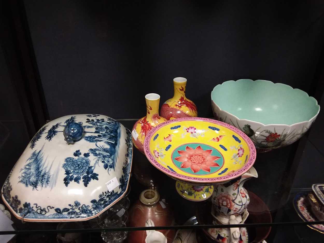 Lot 53 - A pair of Chinese bottle vases, an 18th century blue & white tureen lid