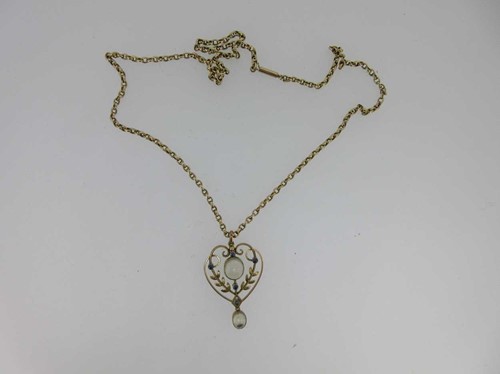Lot 167 - An Edwardian moonstone and sapphire pendant on chain