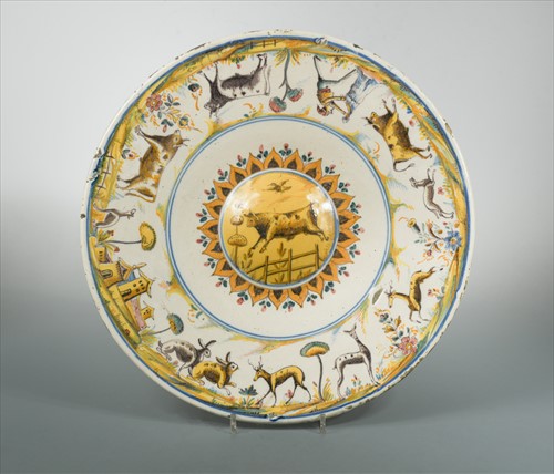 Lot 4 - A 19th century Cantigalli type charger
