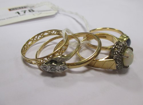 Lot 178 - A small collection of 18ct gold rings