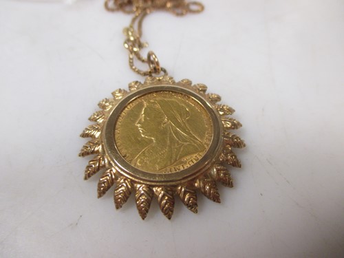 Lot 195 - A Victorian 'Old Head' sovereign