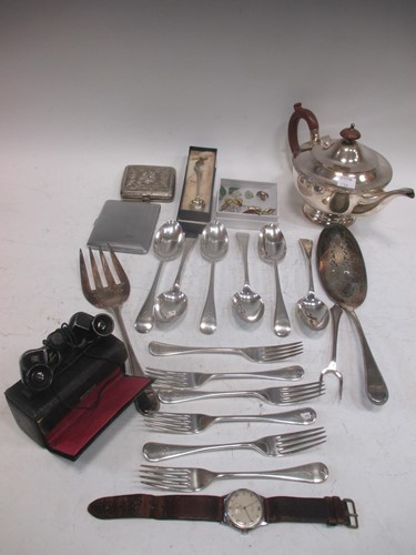 Lot 227 - A quantity of silver plated items