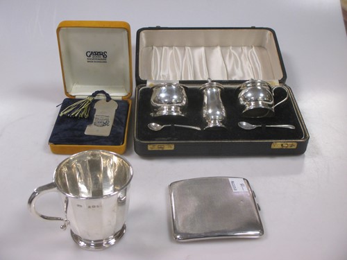 Lot 207 - A quantity of silverware