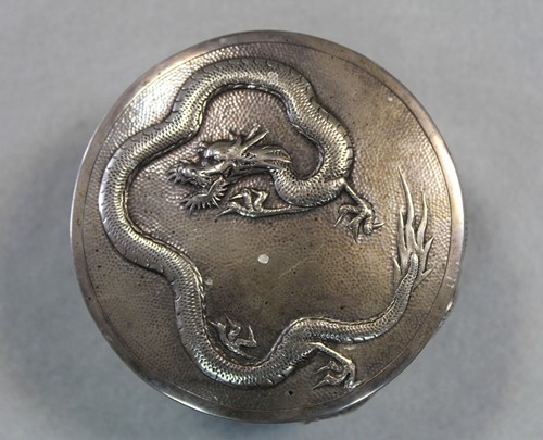 Lot 127 - A Chinese export silver circular box and cover, early 20th century