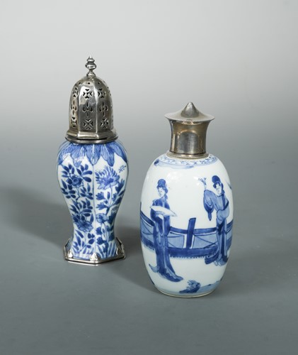 Lot 73 - A Chinese blue and white export porcelain 'Lange Lijzen' tea cannister, Qing Dynasty, Kangxi (1662-1722)