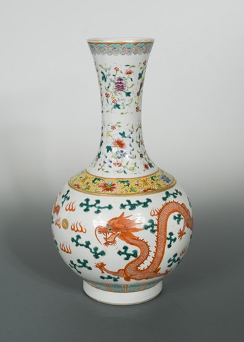 Lot 88 - A Chinese porcelain bottle vase, Republic Period, circa 1920-30