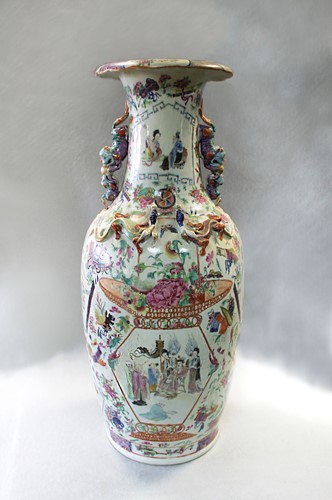 Lot 103 - A Chinese Canton porcelain large vase, late Qing Dynasty, circa 1890
