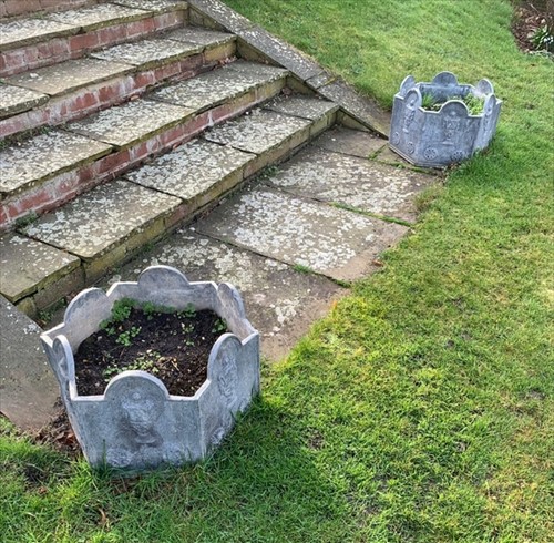 Lot 440 - A pair of lead hexagonal planters