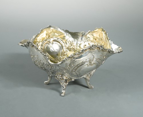 Lot 428 - An Edward VII silver fruit bowl