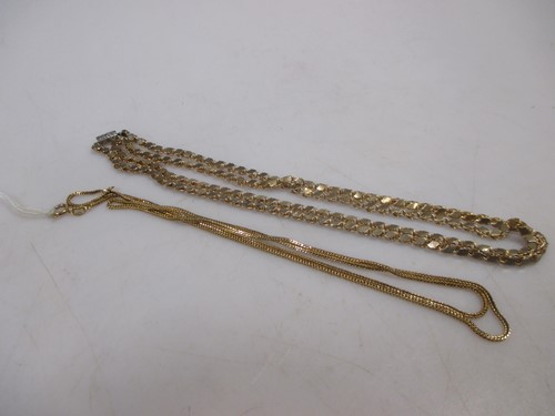 Lot 184 - A foxtail chain
