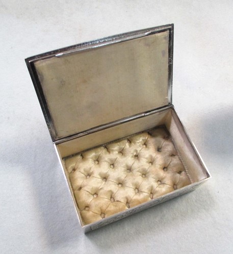 Lot 51 - A French desk top thermometer and barometer