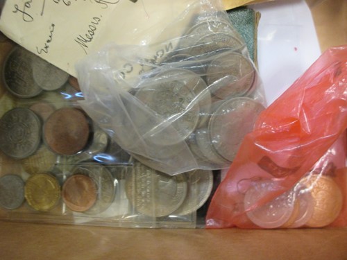 Lot 171 - A box of coinage
