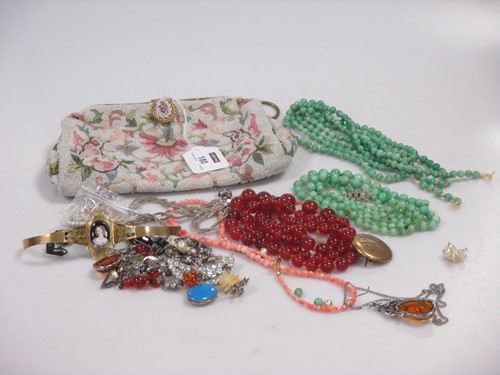 Lot 180 - A beaded purse
