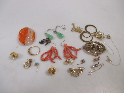 Lot 186 - A collection of jewellery