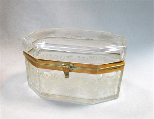 Lot 9 - A early 20th century glass and gilt metal mounted casket