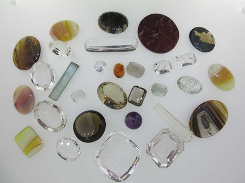Lot 53 - A collection of loose gemstones