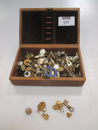 Lot 177 - A jewellery box containing a collection of shirt and collar studs