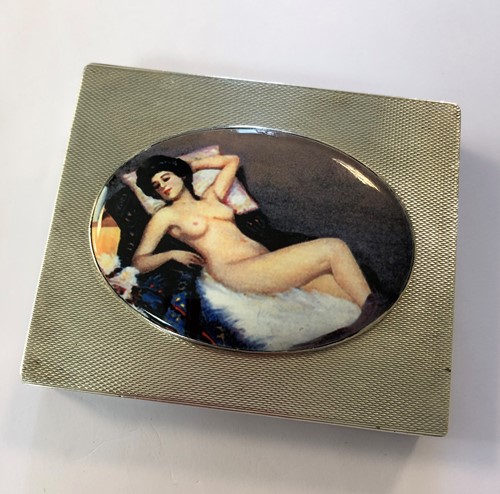 Lot 351 - A (possibly) French metalwares table cigarette box