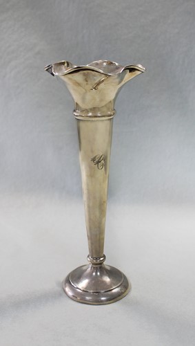 Lot 438 - A George V silver trumpet vase