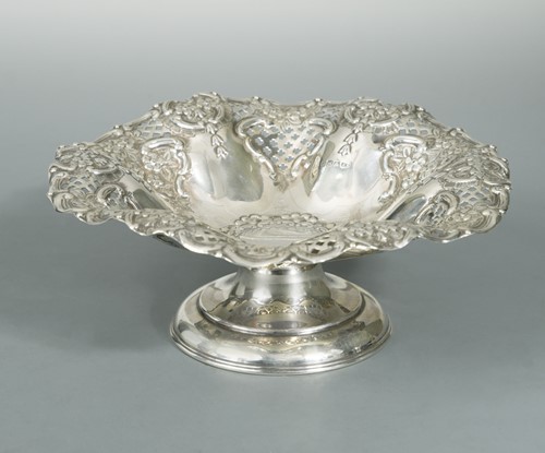 Lot 422 - A Victorian silver standing dish