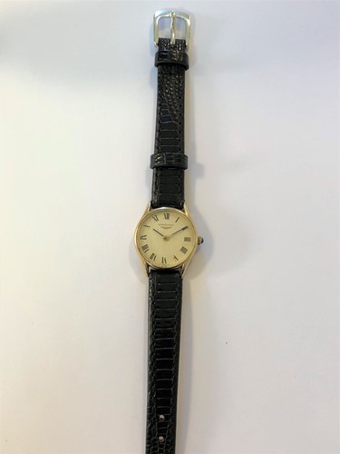 Lot 298 - Longines - A lady's 9ct gold wristwatch