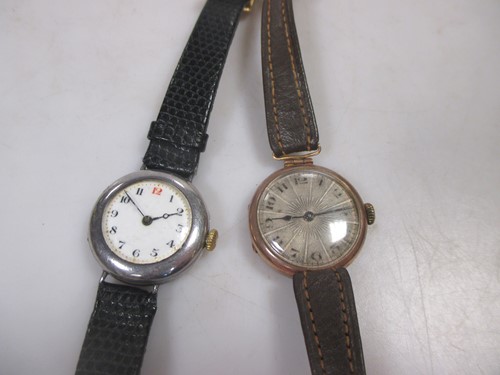 Lot 187 - A lady's' vintage 'Record dreadnought' 9ct gold wristwatch
