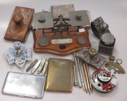 Lot 206 - A collection of gentleman's desk requisites