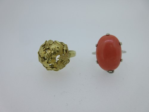 Lot 5 - A modern foliate boss ring testing for 18ct gold and a coral ring