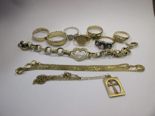 Lot 182 - A collection of 18ct gold jewellery