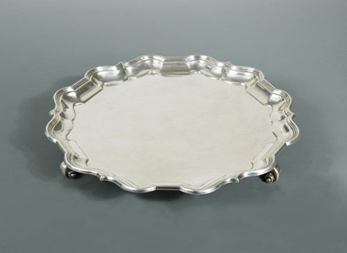 Lot 439 - A George V silver salver