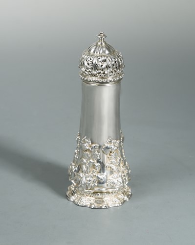 Lot 423 - A Victorian silver caster