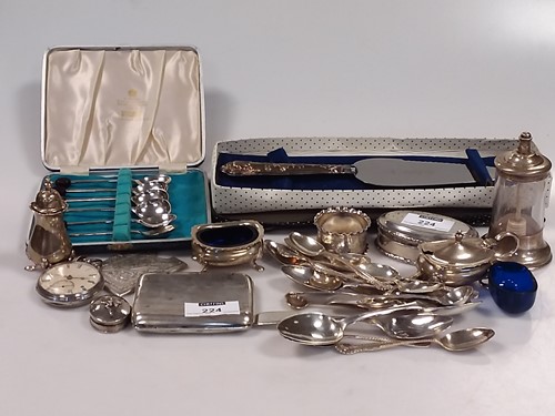Lot 224 - A collection of silverware
