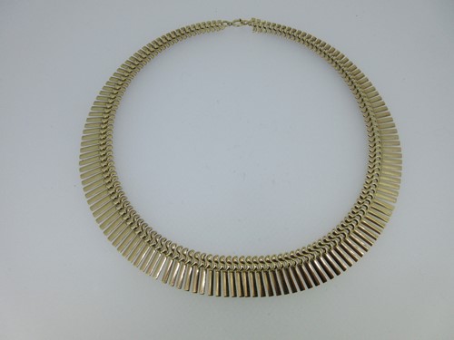 Lot 66 - A 9ct gold Cleopatra style fringe necklace