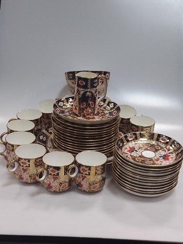 Lot 121 - A Davenport 2614 pattern imari coffee service,...