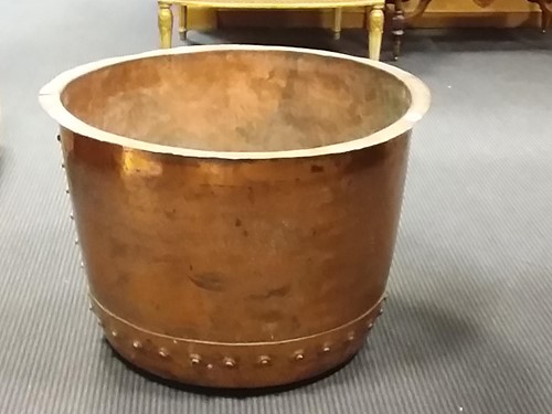 Lot 148 - A large copper log bucket