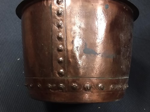 Lot 148 - A large copper log bucket