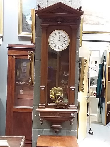 Lot 471 - An early 20th century regulator wall clock in...