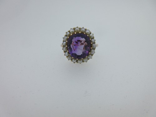 Lot 226 - An amethyst and seed pearl cluster ring