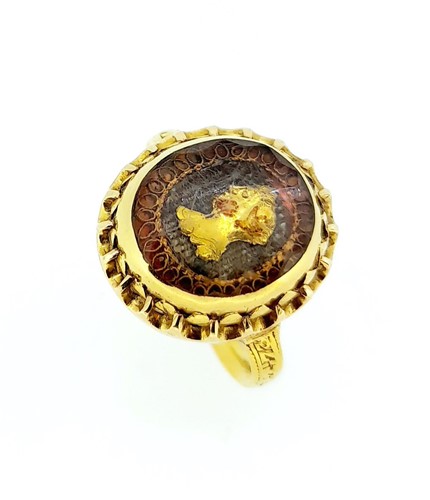 Lot 70 - An 18th century 'Stuart crystal' hairwork memorial ring