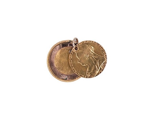 Lot 364 - An unusual locket constructed from a gold sovereign
