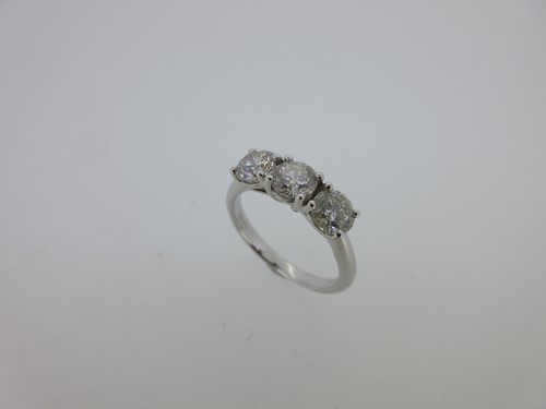 Lot 79 - A diamond three stone ring