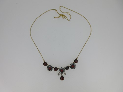 Lot 199 - A garnet, seed pearl and diamond necklace