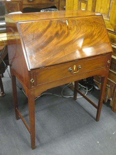Lot 544 - An early 19th century mahogany bureau with...