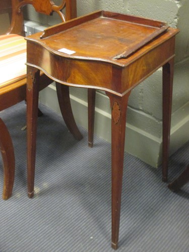 Lot 546 - An Edwardian mahogany occasional table with...